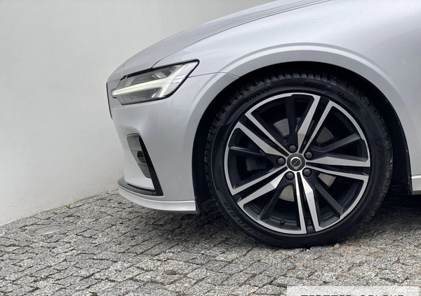 Volvo V60 cena 134900 przebieg: 120000, rok produkcji 2020 z Warszawa małe 631